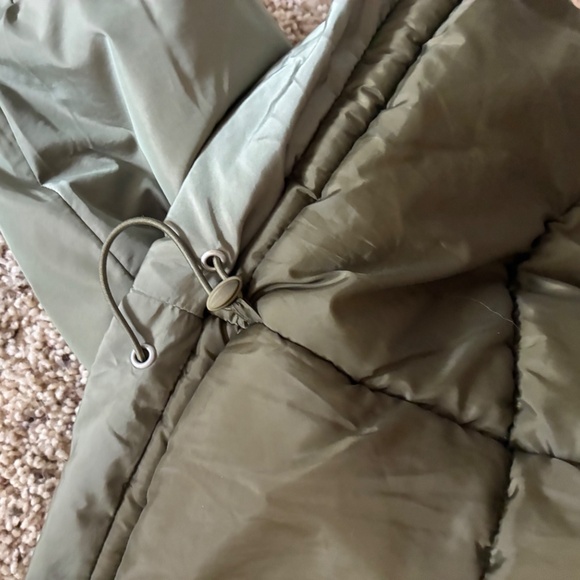 Fabletics Green Puffer - Picture 7 of 8